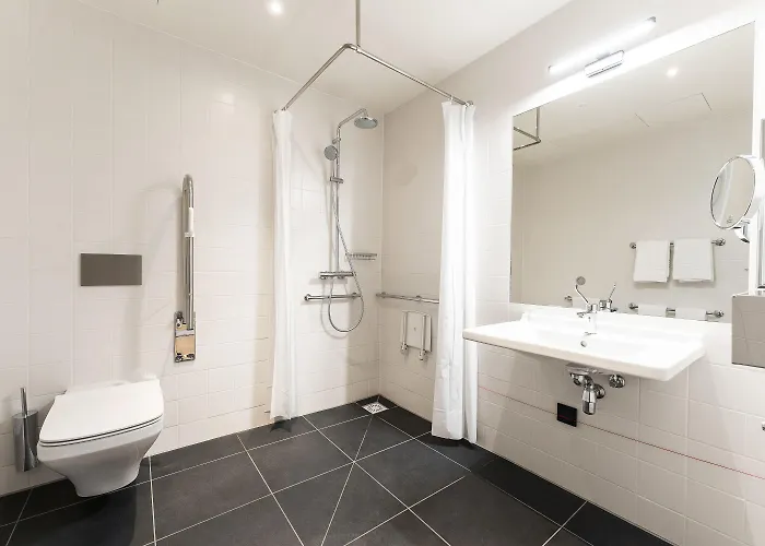 מלון Intercityhotel 4*